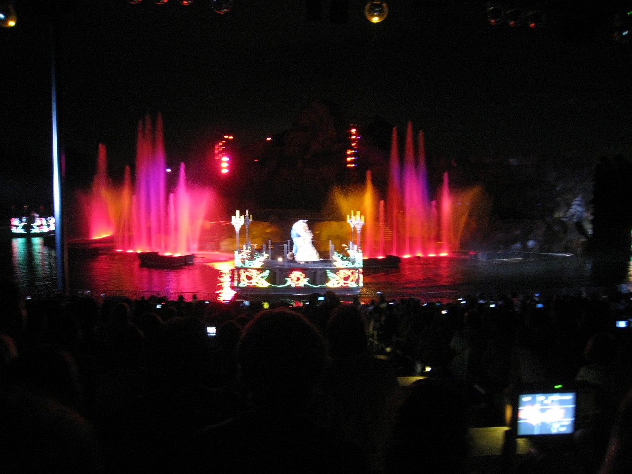 Vacation 2007-12 - Beaches Disney Hotels 0991.jpg - On the 2007-08 Florida vacation we visited beaches from Fort Myers to Sanibel Island sampling local food along the way. Green water and white sugar beaches! Arriving at Disney World we visited several of the theme resorts.